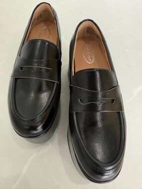 Scoop Women's 3.1” Black Platform Penny Loafers - Size 6.5